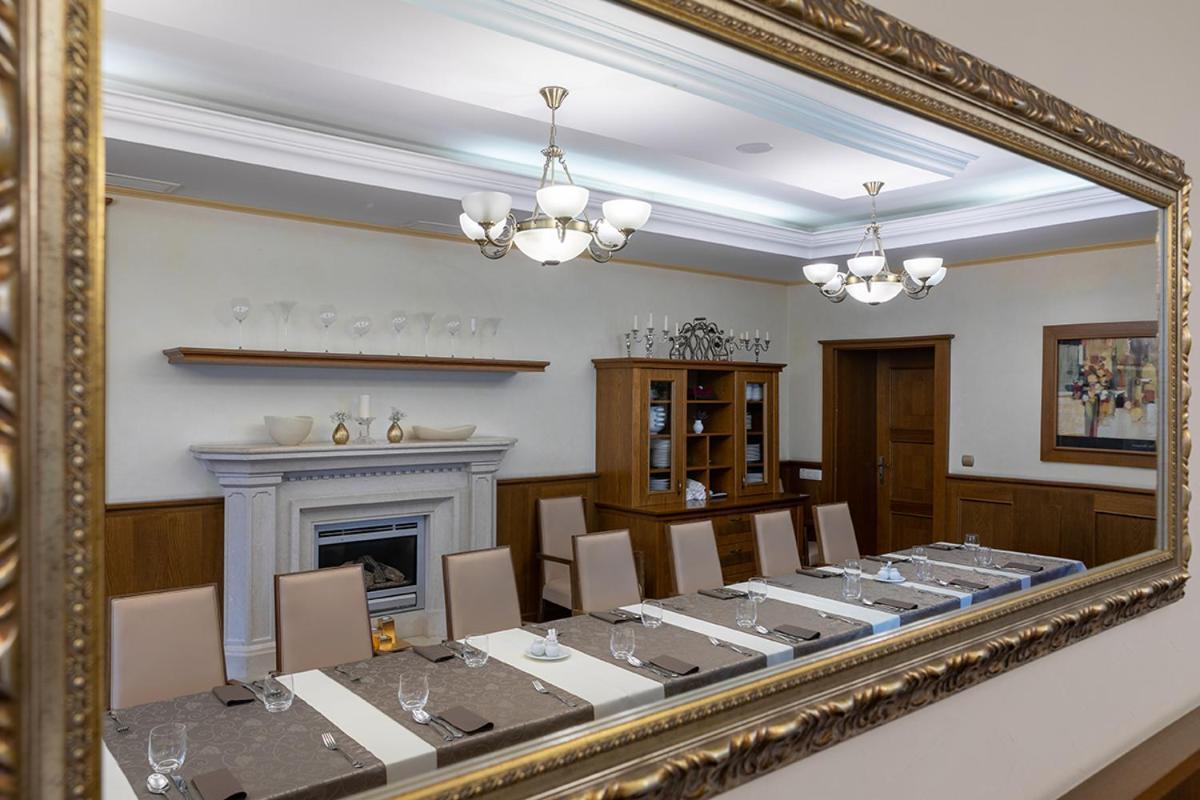 Hotel Abacie & Wellness Valašské Meziříčí Dış mekan fotoğraf
