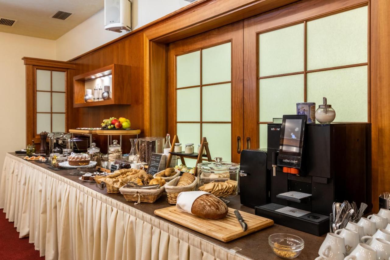 Hotel Abacie & Wellness Valašské Meziříčí Dış mekan fotoğraf