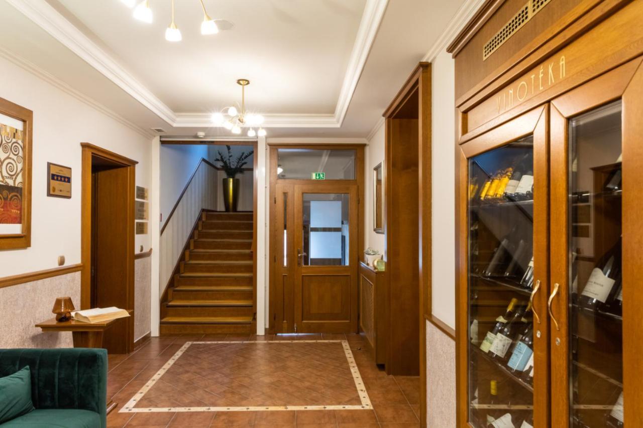 Hotel Abacie & Wellness Valašské Meziříčí Dış mekan fotoğraf