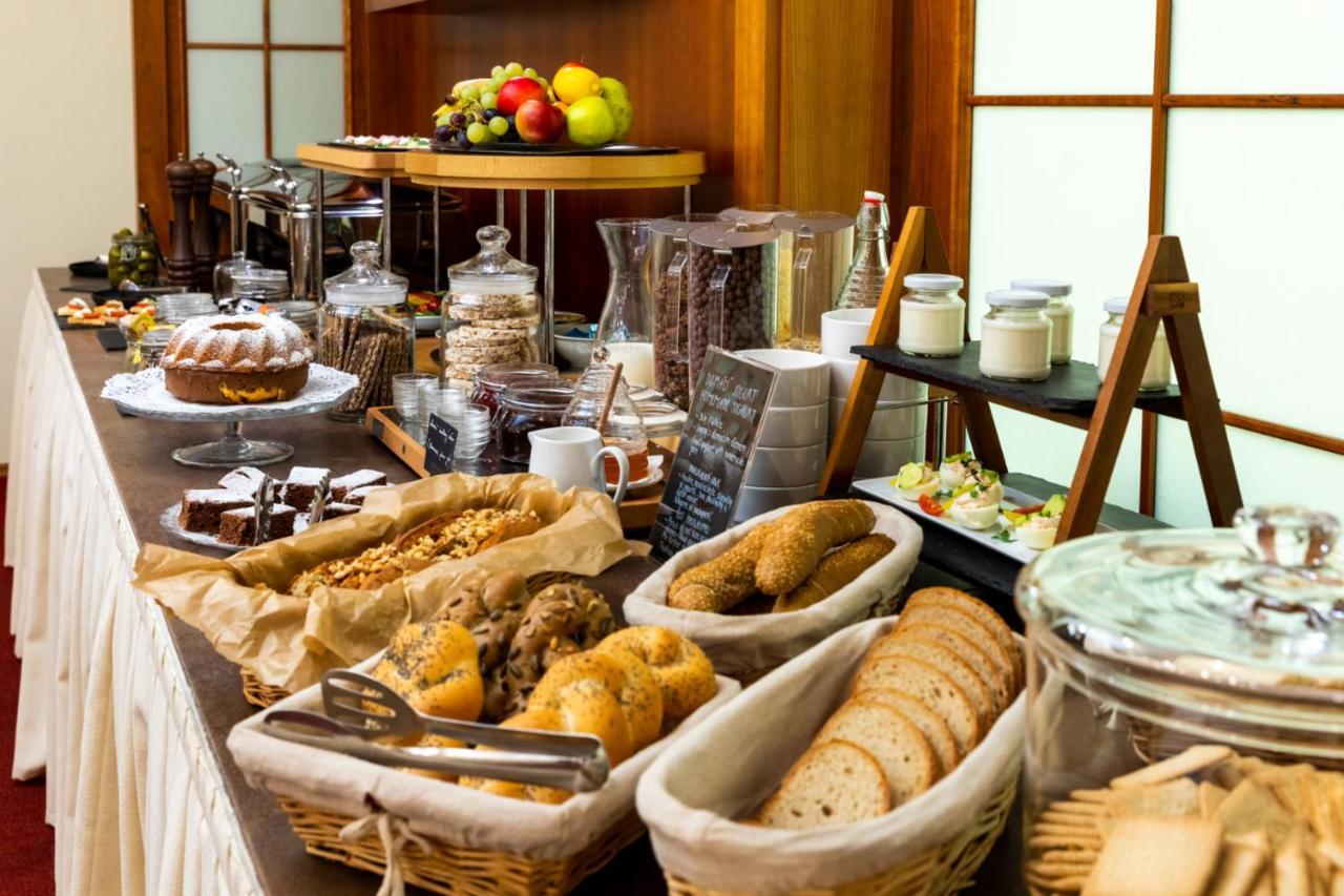 Hotel Abacie & Wellness Valašské Meziříčí Dış mekan fotoğraf