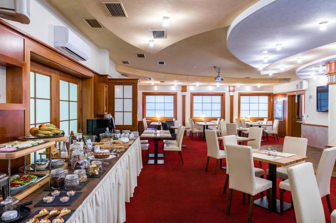 Hotel Abacie & Wellness Valašské Meziříčí Dış mekan fotoğraf